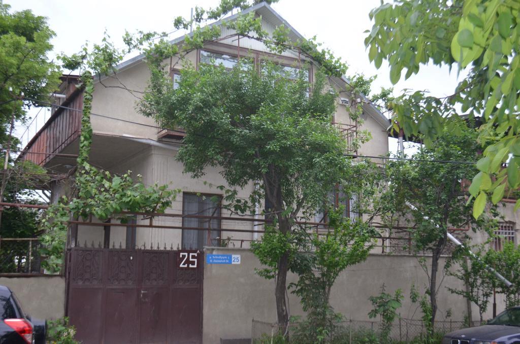 Alex'S Cosy Guesthouse Tbilisi Bagian luar foto